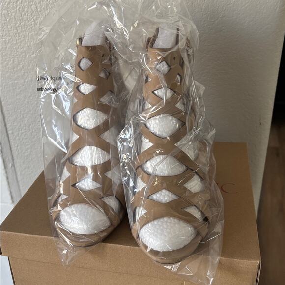 NEW Marco Women's Chic Tan Strappy Block Heel Ankle Sandals Size 7.5 - Picture 6 of 6